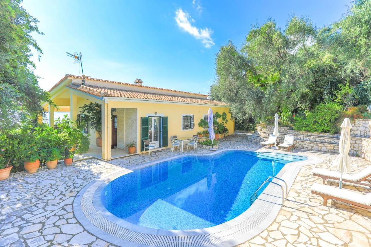 Villa Natasha Katávolos Exteriör bild