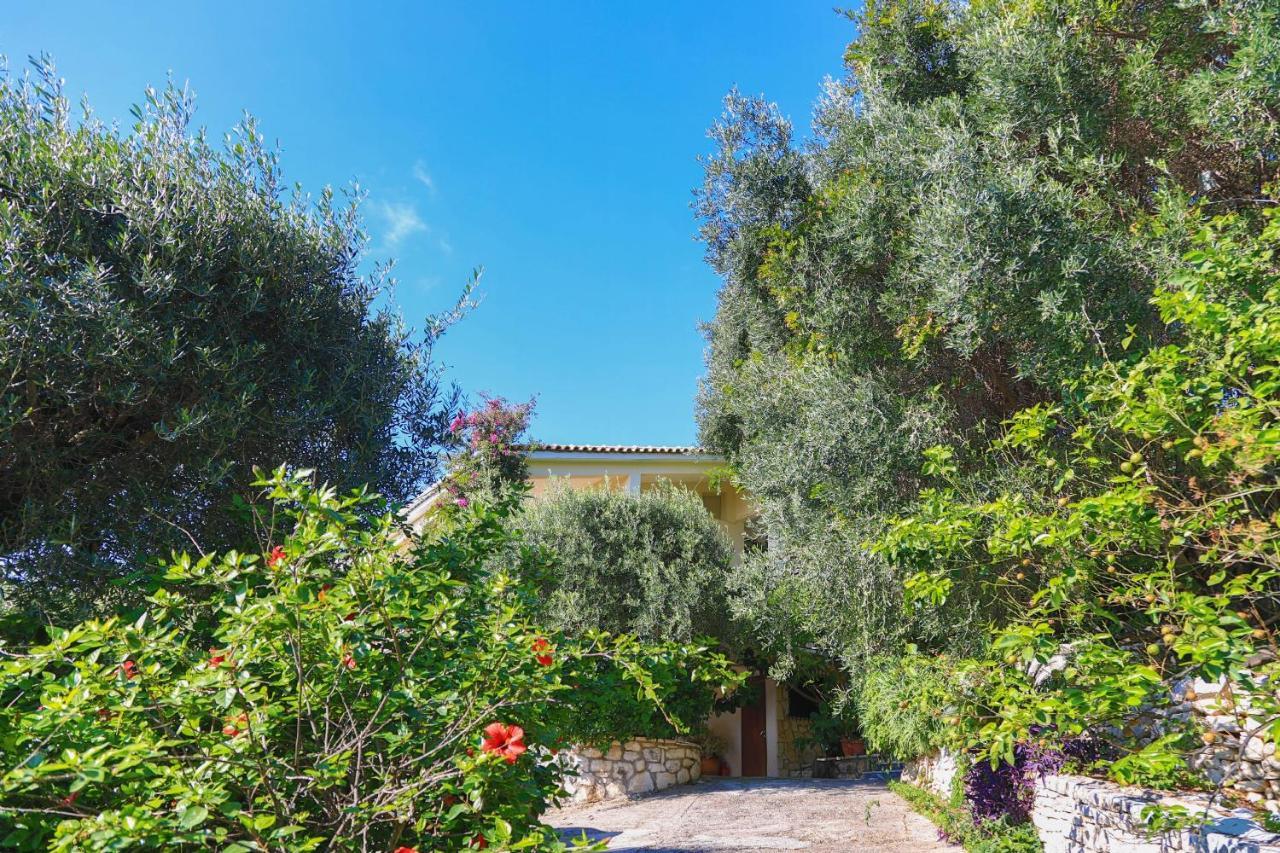 Villa Natasha Katávolos Exteriör bild
