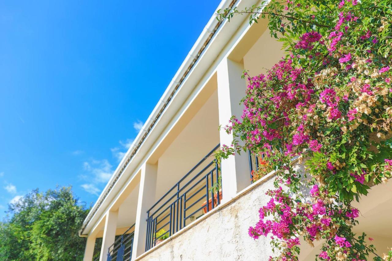 Villa Natasha Katávolos Exteriör bild