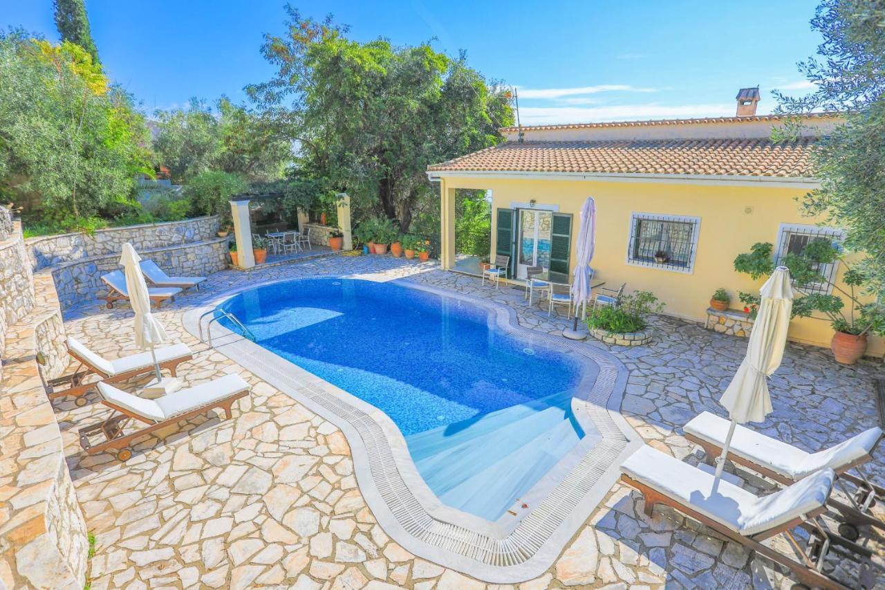 Villa Natasha Katávolos Exteriör bild