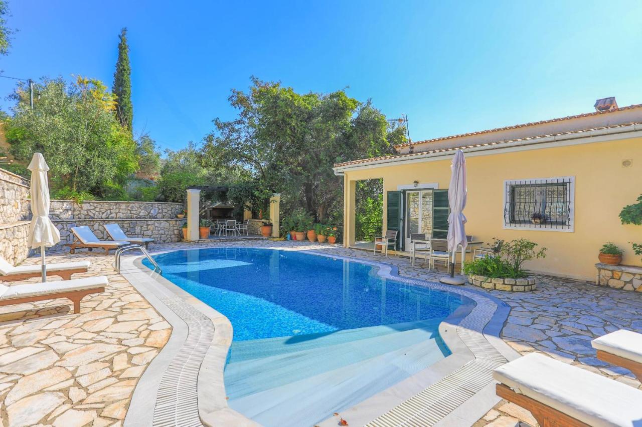 Villa Natasha Katávolos Exteriör bild